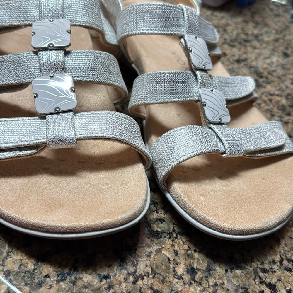 Vionic Amber Women's Adjustable Slide Sandal - O Silver Met Linen size 8 - Picture 14 of 15